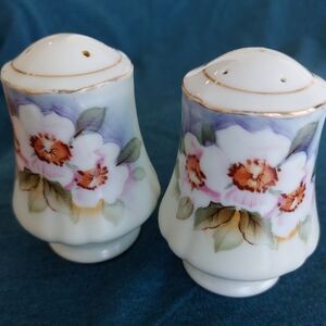 MAGNOLIA by Lefton Salt and Pepper Shakers KF 2639 Vintage